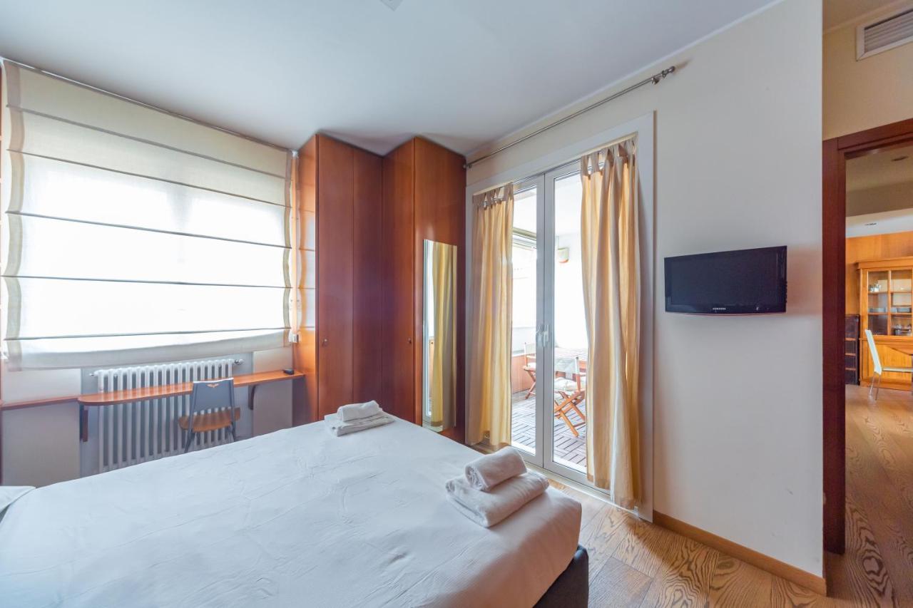 Cozy Apt - Corso Vercelli & Conciliazione M1 Milán Exterior foto